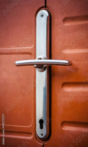 Obraz na płótnie A close-up shot of a red door handle with intricate details w salonie