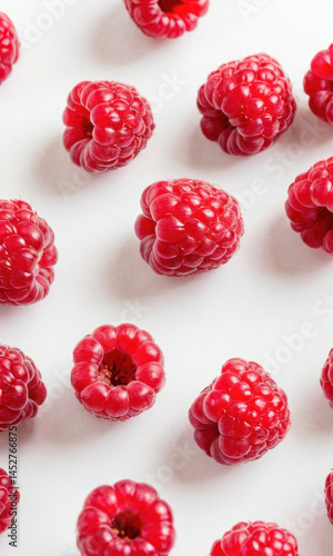 Obraz na płótnie A bowl of fresh raspberries sitting on a clean white surface w salonie