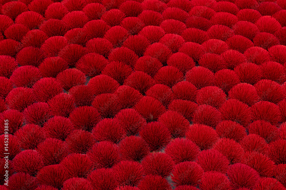 Obraz premium Traditional incense stick production in vietnamese village, vibrant red displays