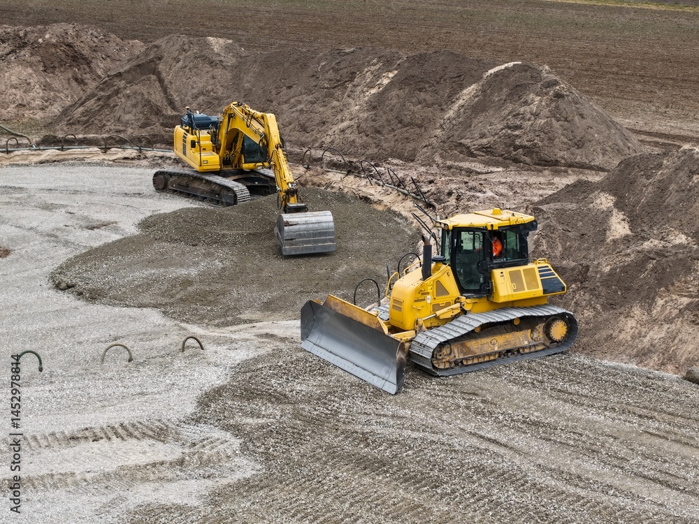 Tiefbauarbeiten für die Errichtung einer Windkraftanlage, Windrad, Tiefbau, Bagger, Planierraupe, Windenergie, Flächenverbrauch, Energiewende, Fundament Tiefbauarbeiten für die Errichtung einer Windkraftanlage, Windrad, Tiefbau, Bagger, Planierraupe, Windenergie, Flächenverbrauch, Energiewende, Fundament