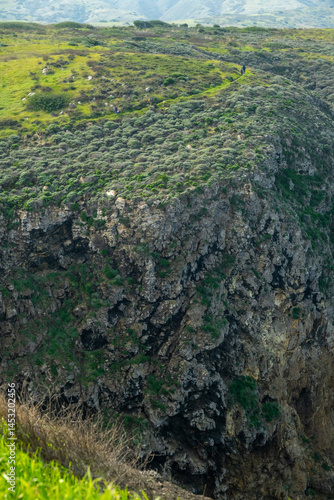 Obraz na płótnie Visitors Hike Trail Up The Steep Cliffs Of Santa Cruz Island In Channel Islands w salonie