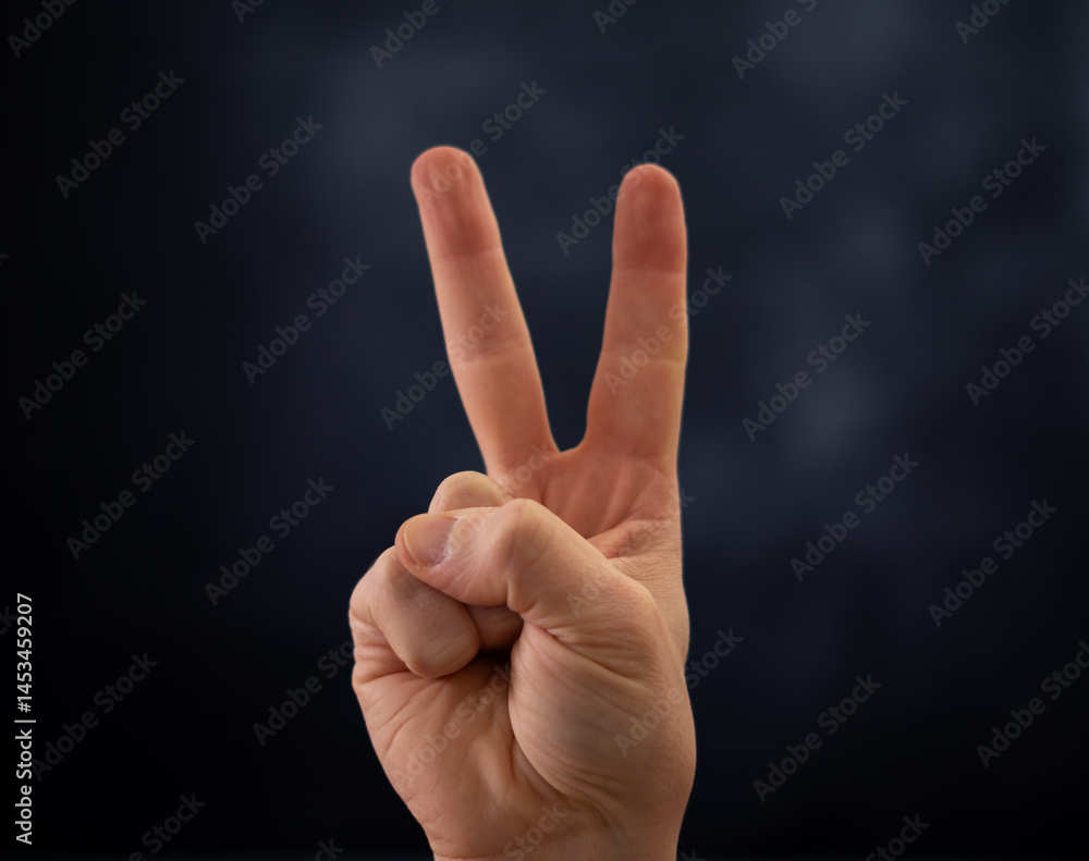 Victory-Zeichen mit zwei Fingern