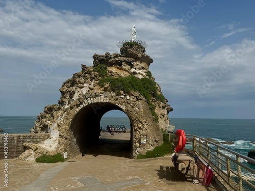 Virgen sobre roca en Biarritz