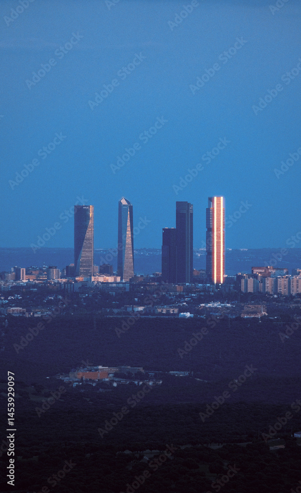 Fototapeta premium Las cuatro torres de Madrid al atardecer