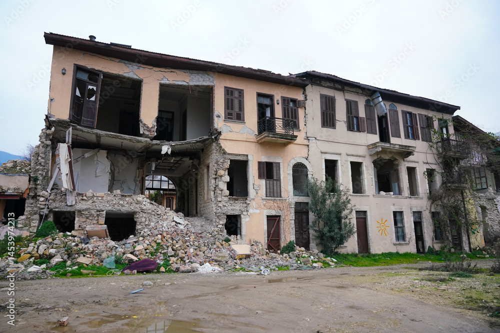 Fototapeta premium Damaged building in Antakya, Hatay after 6 February 2023 Earthquakes