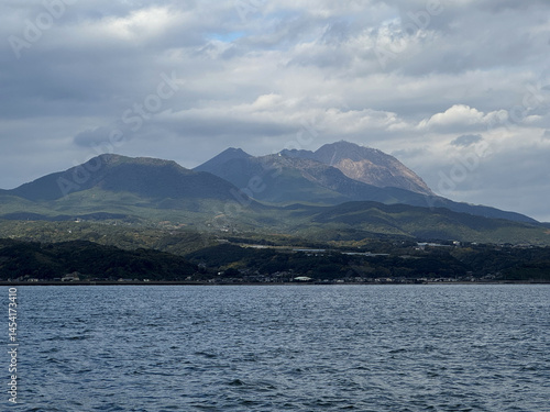 聳え立つ雲仙普賢岳