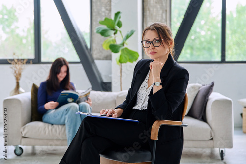 Obraz na płótnie Portrait of female journalist, employer, interviewer in office w salonie