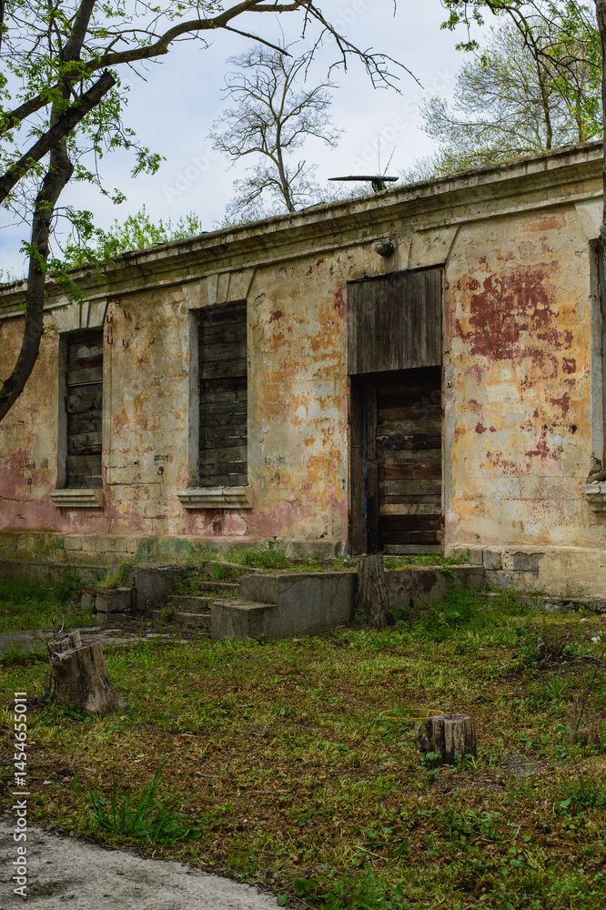 Fototapeta premium old abandoned house