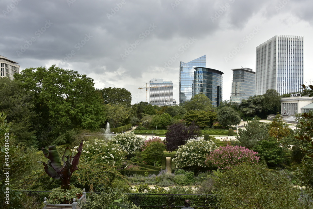Fototapeta premium Ciel d'orage au dessus du jardin botanique à Bruxelles 