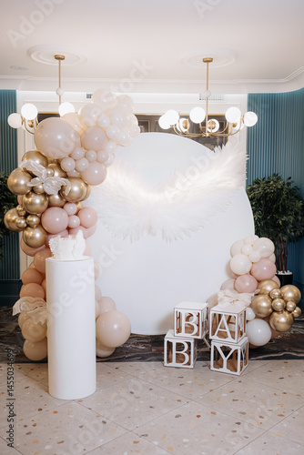 Obraz na płótnie Photo zone for celebrating a child's birthday decorated with helium balloons. Children's photo zone for the first birthday with balloons and a cake. w salonie