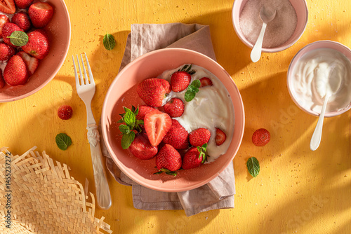 Obraz na płótnie Tasty and creamy strawberries served in summer sunny day. w salonie