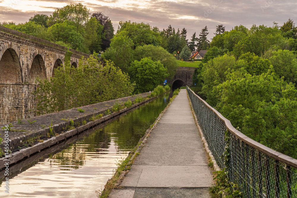 Obraz premium Evening mood at the Chirk Aqueduct & Viaduct, Wales, UK