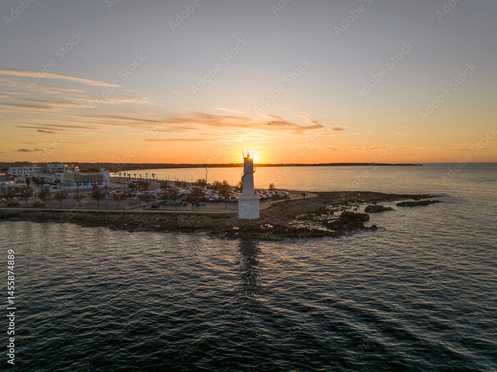 Fototapeta premium Faro de la Savina en el puerto de Formentera al atardecer, Islas Baleares.