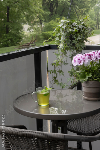 Obraz na płótnie cup of green tea on balcony in rain w salonie