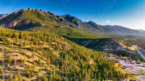 Foto Aerial view of Radium Hot Springs, British Columbia