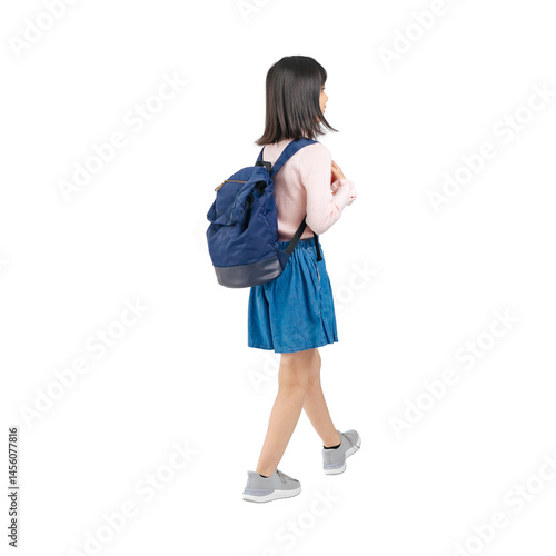 リュックを背負って歩く小学生の女の子の後ろ姿　手作業で精密に切り抜いた背景透過全身写真PNG