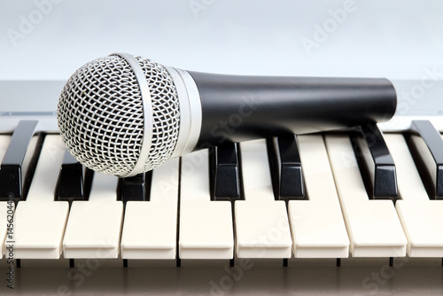 Принти на полотні Microphone on midi piano keyboard keys. Recording studio concept.