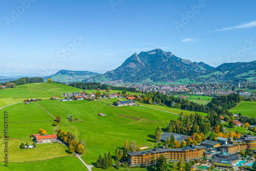 Obraz na płótnie Herrlicher Oktobertag im Oberallgäu zwischen Tiefenberg und Ofterschwang w salonie