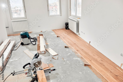 Obraz na płótnie Circular saw for cutting laminate hardwood floor. w salonie