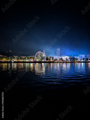 Urfahraner Markt Linz, Nacht, Spiegelung, Donau