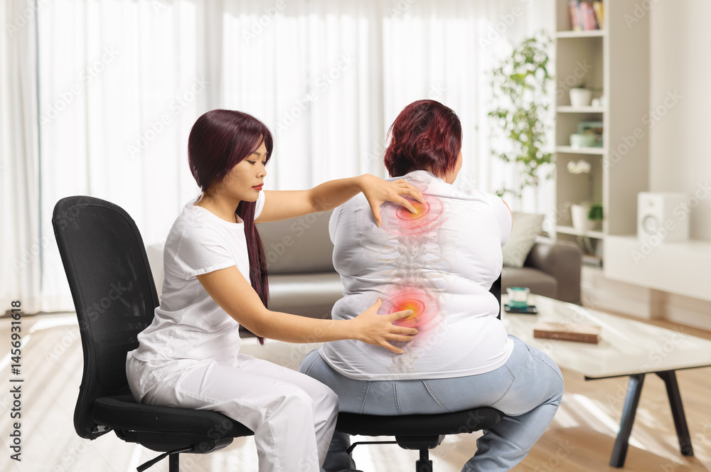 Obraz premium Asian female massage therapist treating a woman
