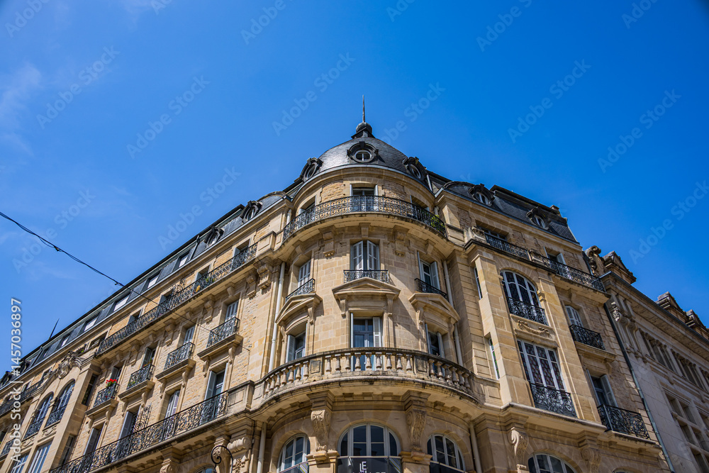 Fototapeta premium Dans les rues de Dijon en France