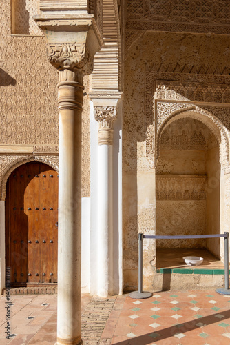 Obraz na płótnie Patio of Generalife, summer palace and country estate of Nasrid rulers, Granada, Spain, Andalusia w salonie
