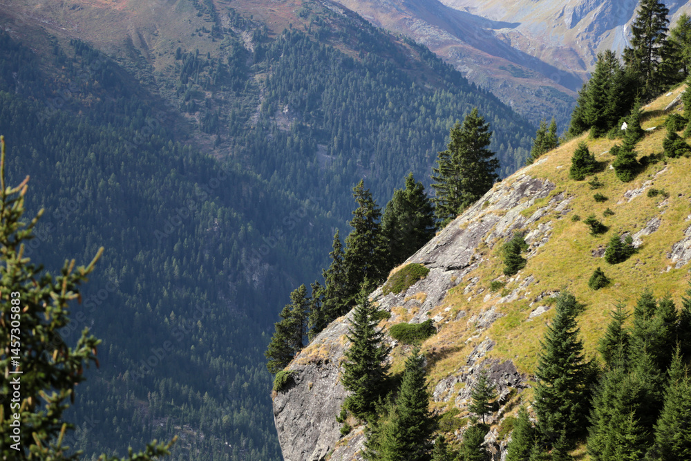 Fototapeta premium Pitztal, Tirol, Österreich, Alpenlandschaft im Herbst bei Sonnenschein.