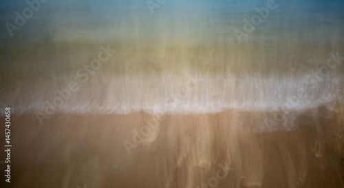 Obraz na płótnie Abstract motion blur of ocean waves. Nature art background w salonie