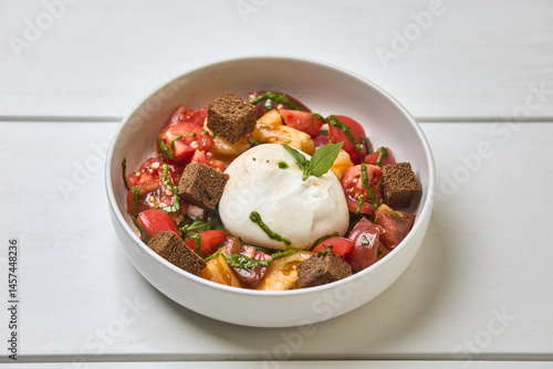 Obraz na płótnie Fresh Burrata Salad with Heirloom Tomatoes w salonie
