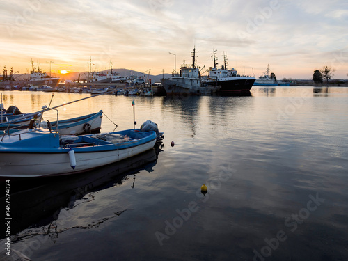 Obraz na płótnie Sunset view of the port of Sozopol, Bulgaria w salonie