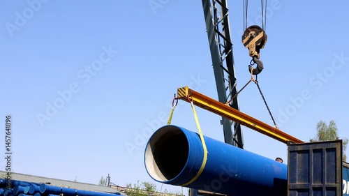 Cast iron pipe transportation by overhead crane