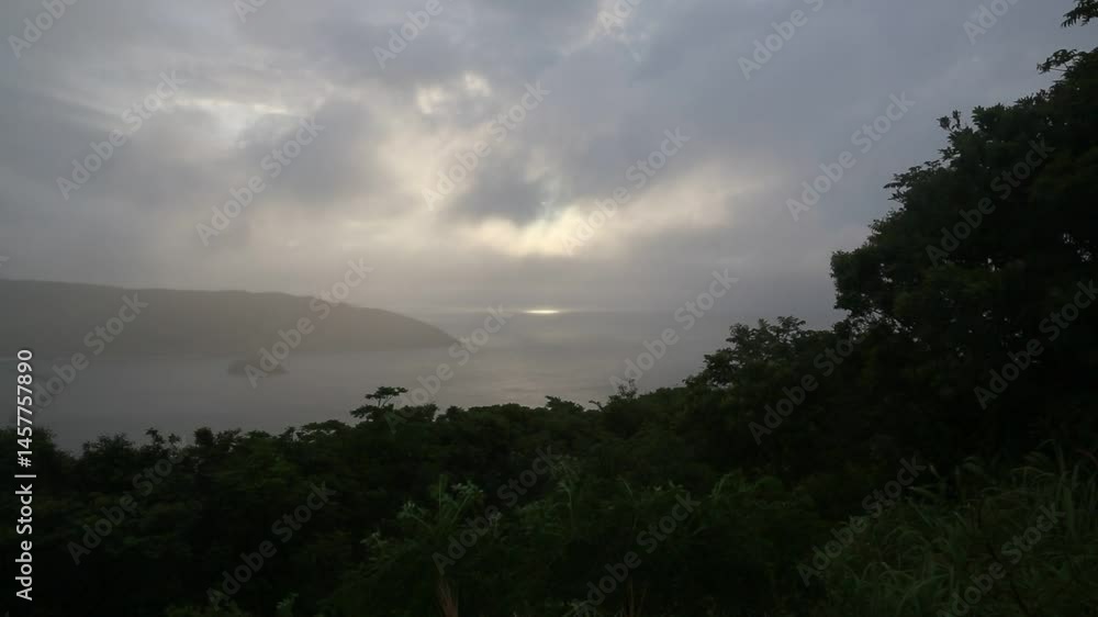 奄美大島の霧の日の夕景。 奄美大島の霧の日の夕景。