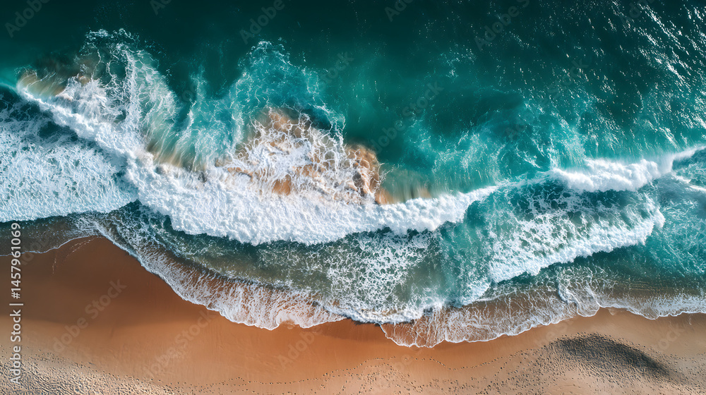 Fototapeta premium Aerial view of sandy beach and ocean with waves
