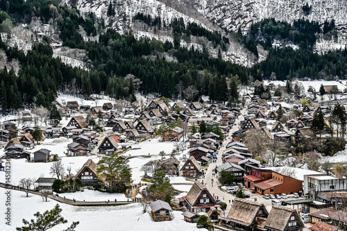 Obraz na płótnie 岐阜県の雪の白川郷 w salonie