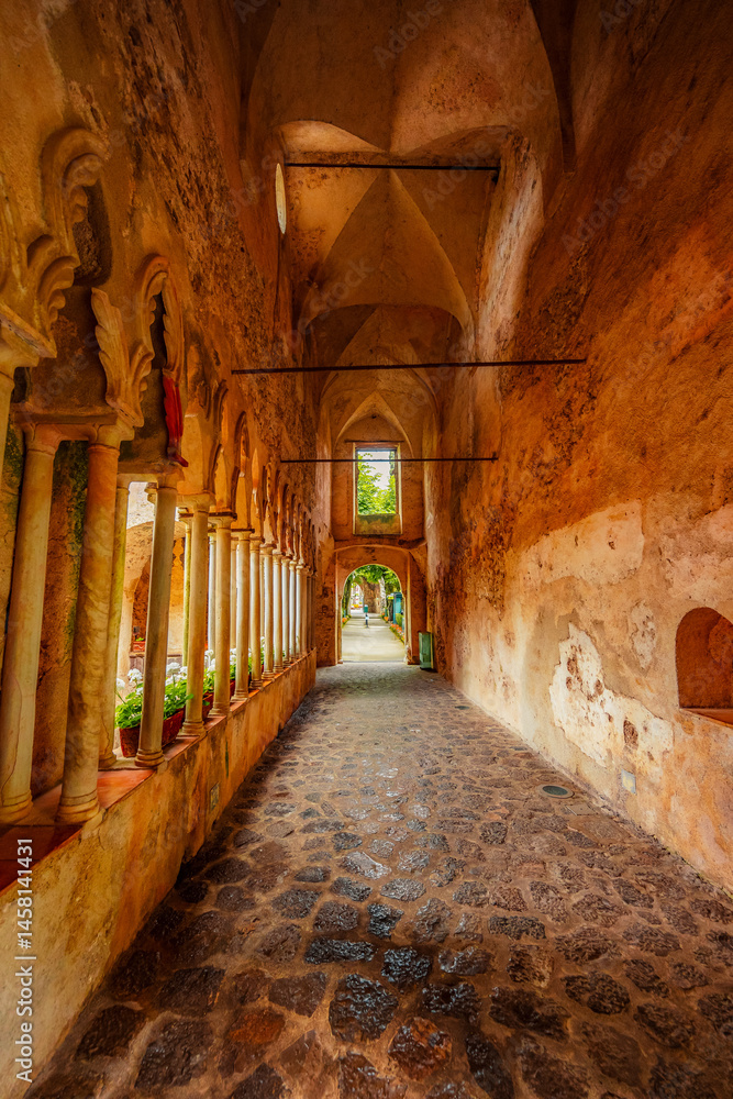 Obraz premium Coastline in southern Italy, vertiginous cliffs adorned with colorful villages, turquoise waters. Villa Rufolo in Ravello on Amalfi Coast in Italy.