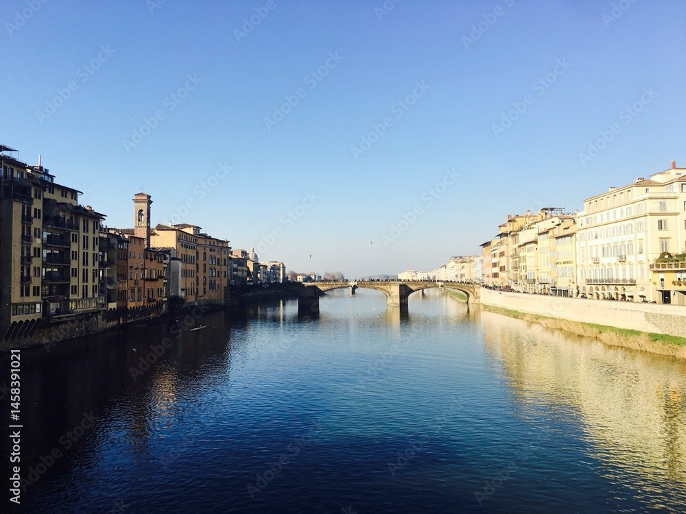 Obraz premium Arno River and Bridge View in Morning Light – Florence, Italy