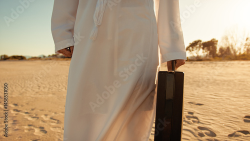 Photos Black Briefcase Full Of Money In The Hands Of A Sheik