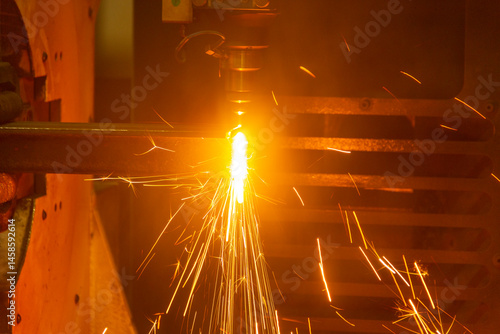 Automatic laser cutting of metal profile