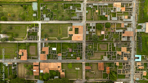Obraz na płótnie Zenithal aerial view of the archaeological park of Pompeii, located in the province of Naples, Campania, Italy. It's famous for the remains and ruins of the palaces and houses of an ancient Roman city w salonie