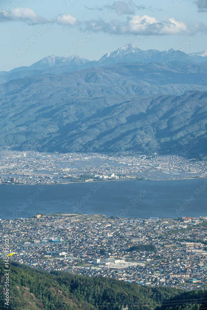 Obraz premium 高ボッチ高原から望む諏訪湖の夕景夜景 