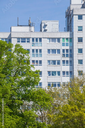 Obraz na płótnie Hochhaus Grohner Düne im Frühling, Bremen-Nord, Bremen, Deutschland w salonie
