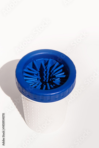 Obraz na płótnie Blue bristle cleaning tool for bottles and containers on white background w salonie