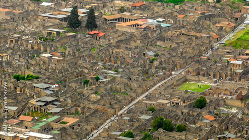 Obraz na płótnie Aerial view of the archaeological park of Pompeii, located in the province of Naples, Campania, Italy. It is famous for the remains and ruins of the palaces and houses of an ancient Roman city. w salonie