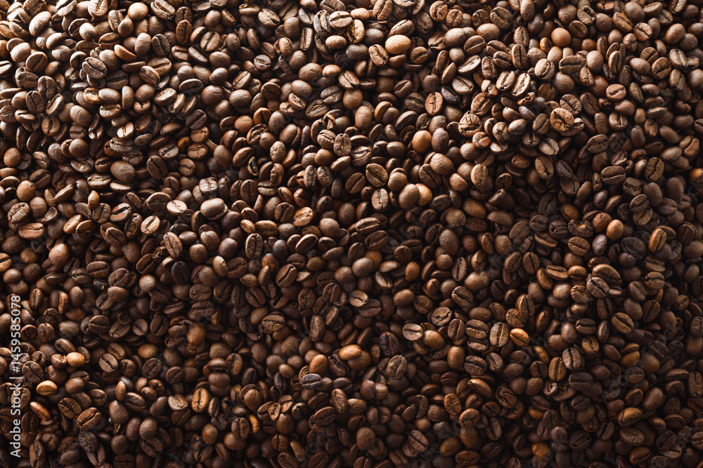 Obraz premium Background detail with a pile of roasted coffee beans