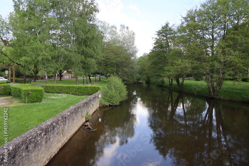 Obraz na płótnie La rivière le Vincou, village de Bellac, département de la Haute-Vienne, France w salonie