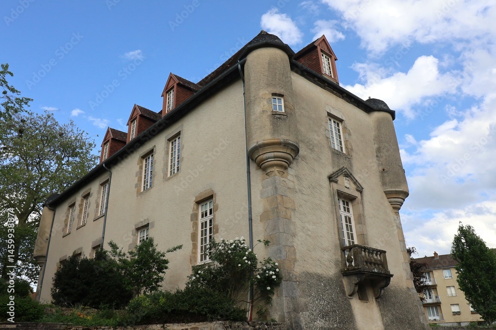 La mairie, vue de l'extérieur, village de Bellac, département de la Haute-Vienne, France