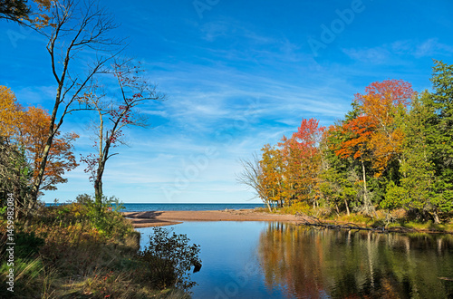 Obraz na płótnie Looking Out to Lake Superior w salonie