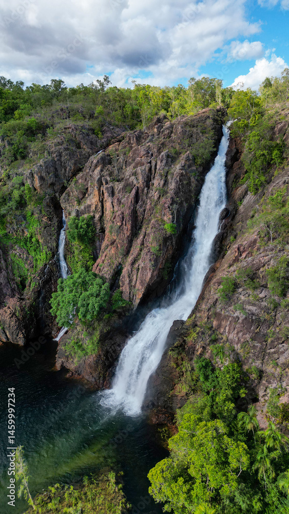 Obraz premium A waterfall and it´s pond in a remote area in NT Australia, seen from above