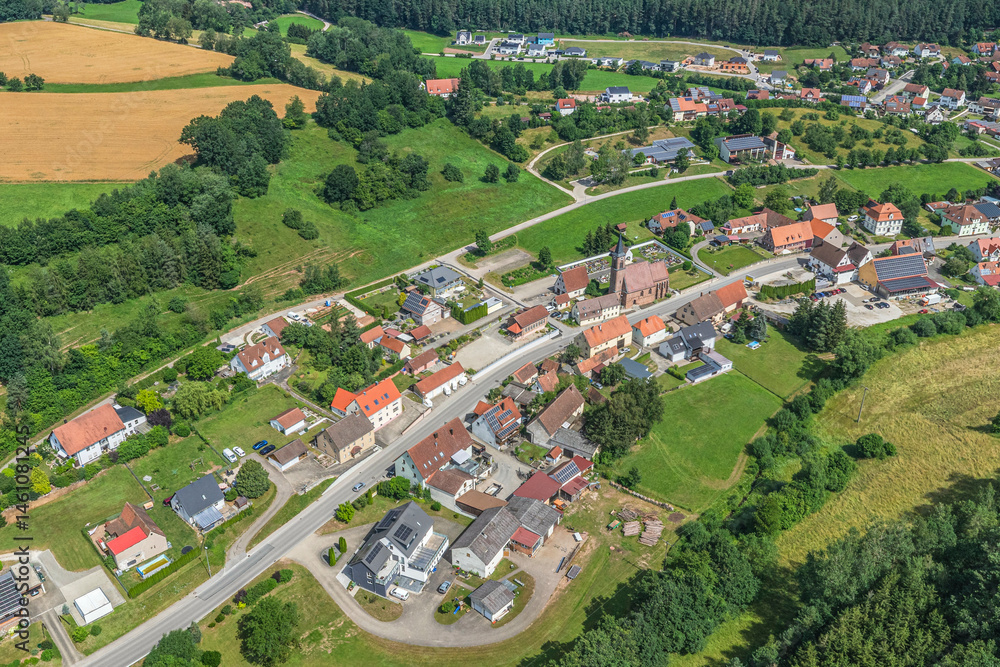 Die ländliche Region um Obererlbach im Erlbachtal im Kreis Weißenburg-Gunzenhausen von oben